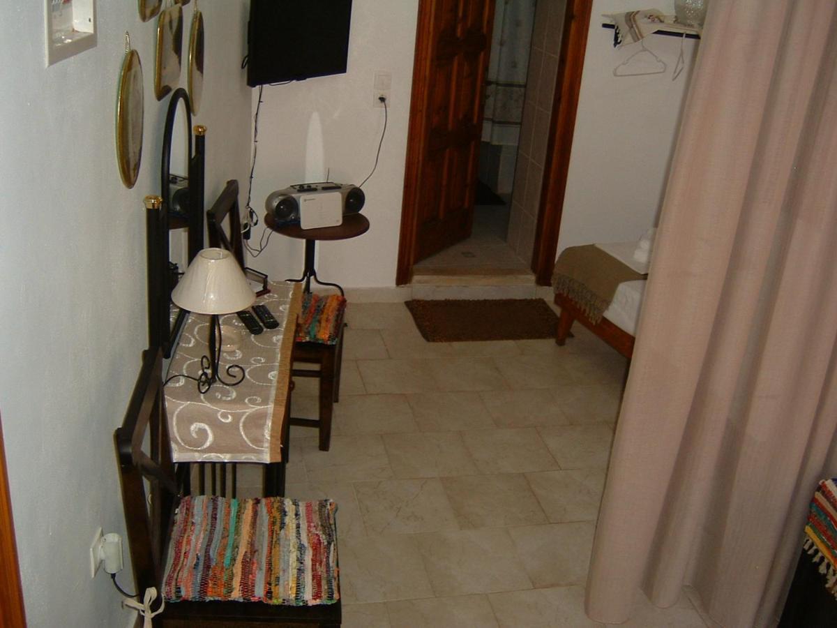 Yiayia'S Home Chalki Town Bagian luar foto