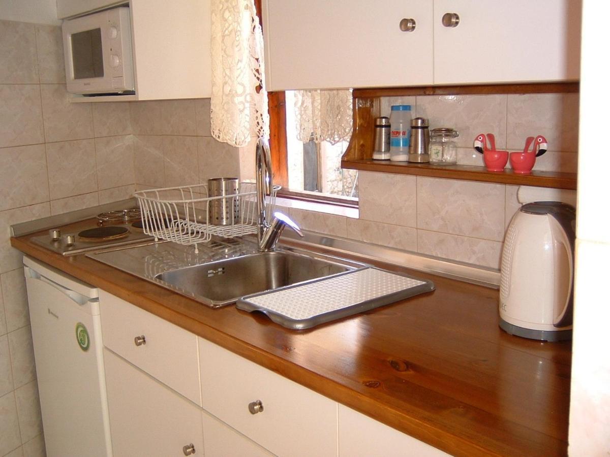 Yiayia'S Home Chalki Town Bagian luar foto