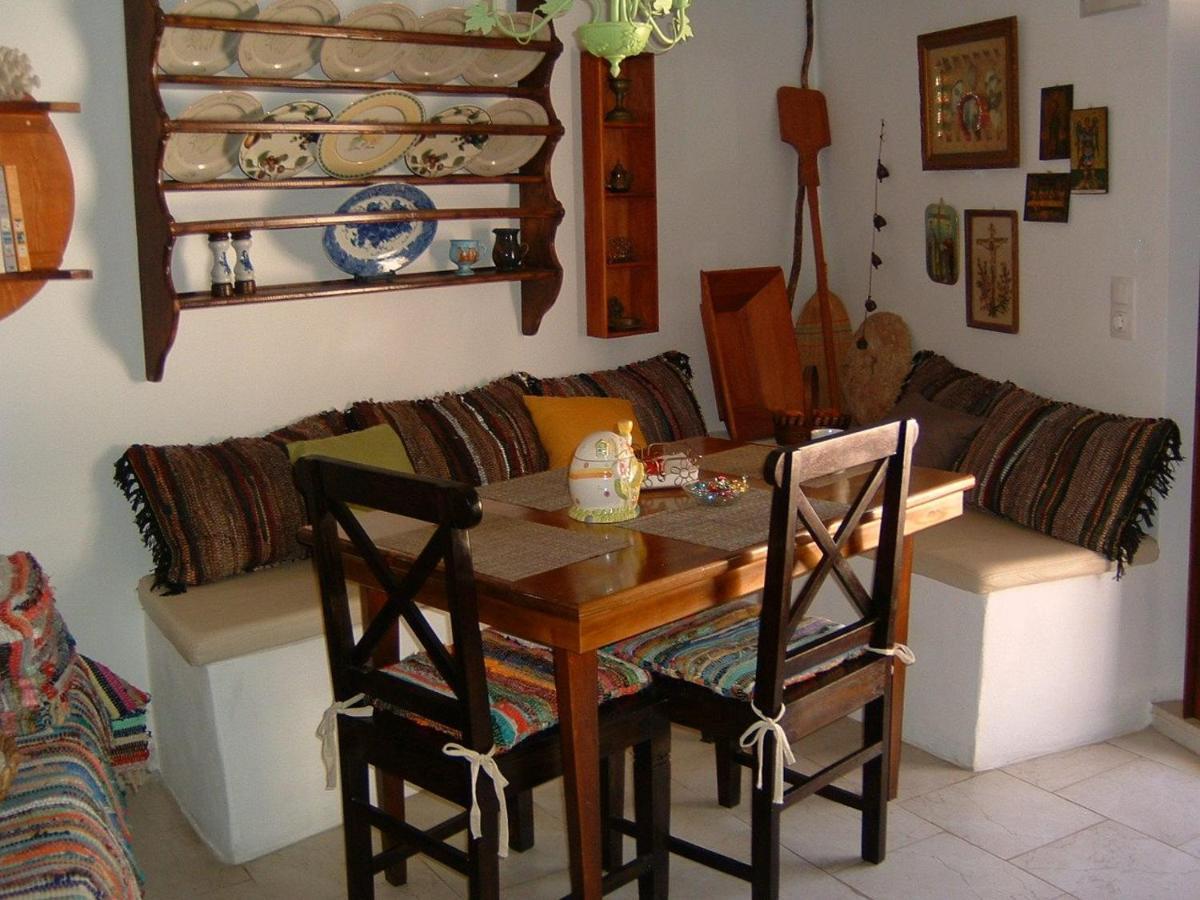 Yiayia'S Home Chalki Town Bagian luar foto