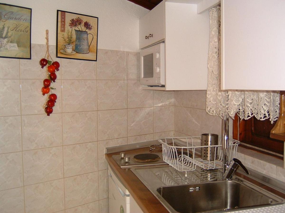 Yiayia'S Home Chalki Town Bagian luar foto
