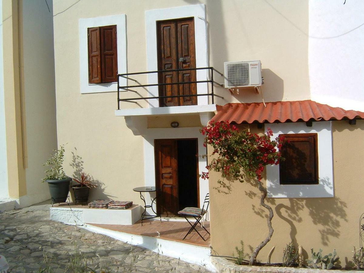 Yiayia'S Home Chalki Town Bagian luar foto