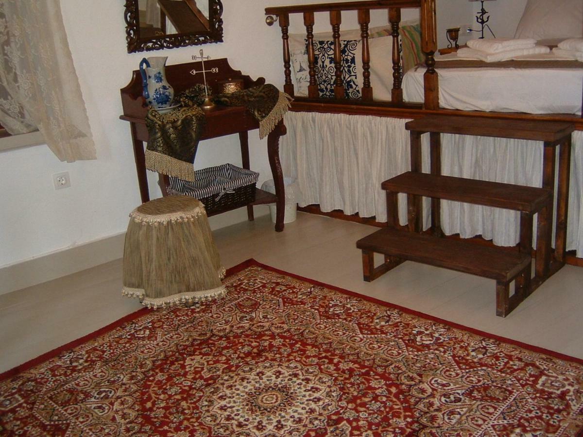 Yiayia'S Home Chalki Town Bagian luar foto