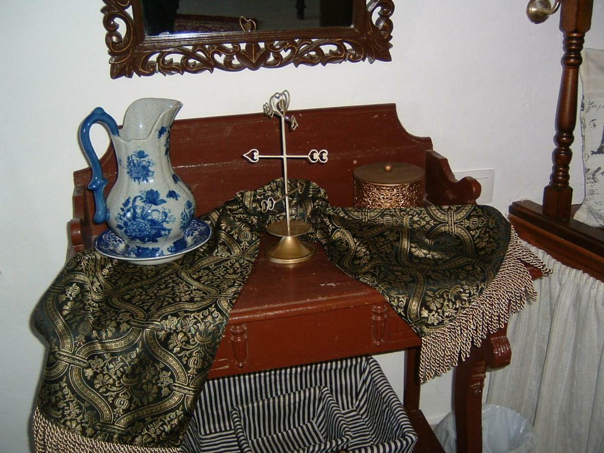 Yiayia'S Home Chalki Town Bagian luar foto