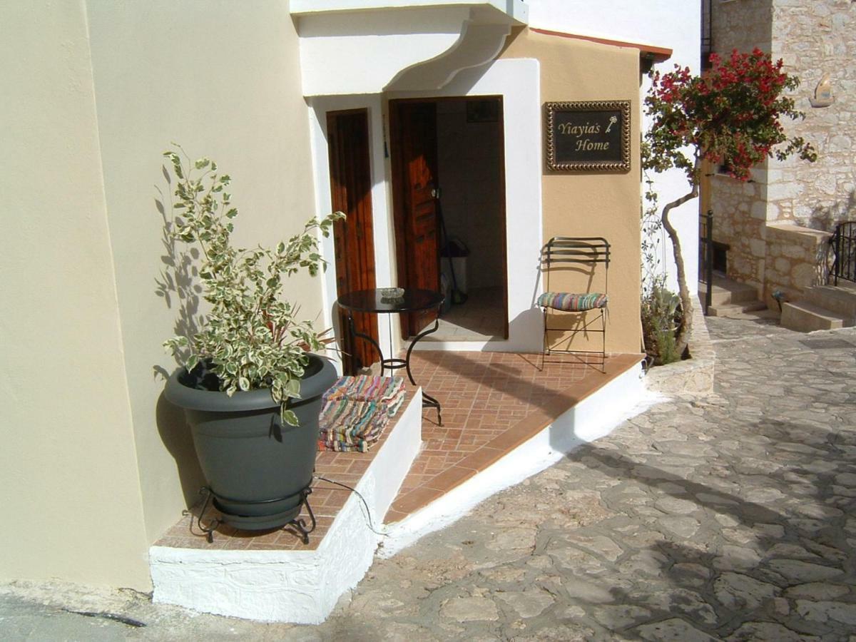 Yiayia'S Home Chalki Town Bagian luar foto